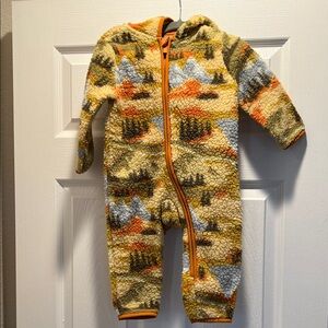 Old Navy Kids One Piece with Mountain / Landscape Design NWOT